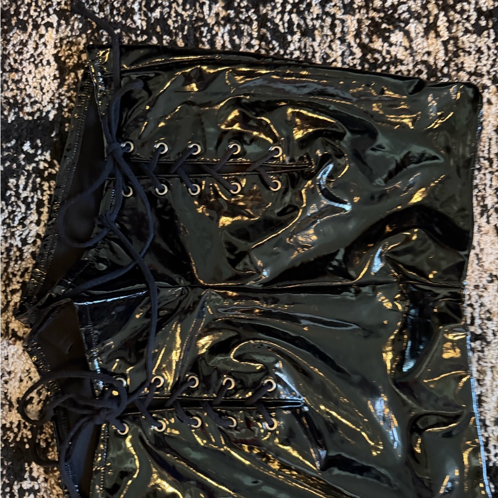 Women’s Black faux Patent leather Lace-Up Shorts size large